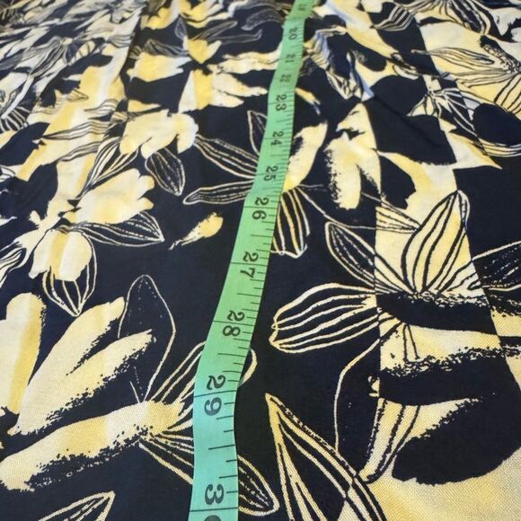 NWT COMO BLU NWT PLUS Women 3x White Navy/Dark Blue Floral Flowy ,V-Neck - Picture 6 of 7